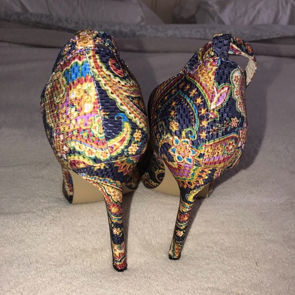Beautiful Pattern Heels - Picture 3 of 6
